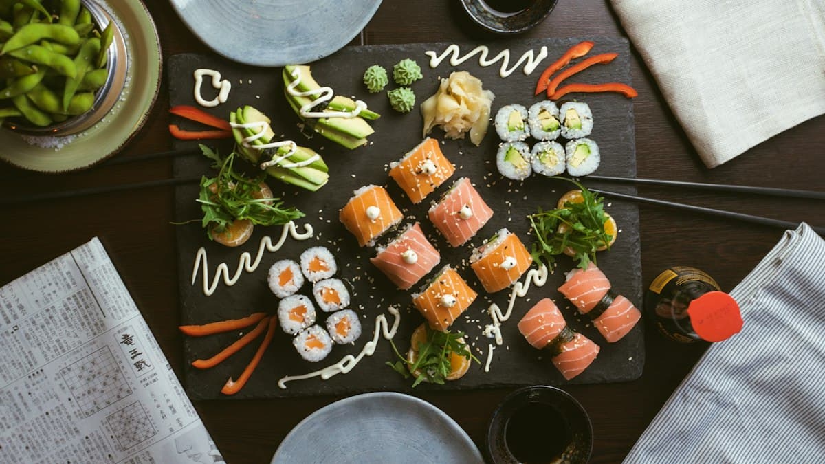 Selección ilustrativa de sushi; no representa productos reales de Dabiko